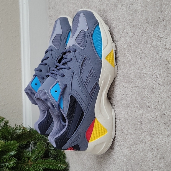 NIB Reebok Women Aztrek 96 size 5 - Picture 1 of 7